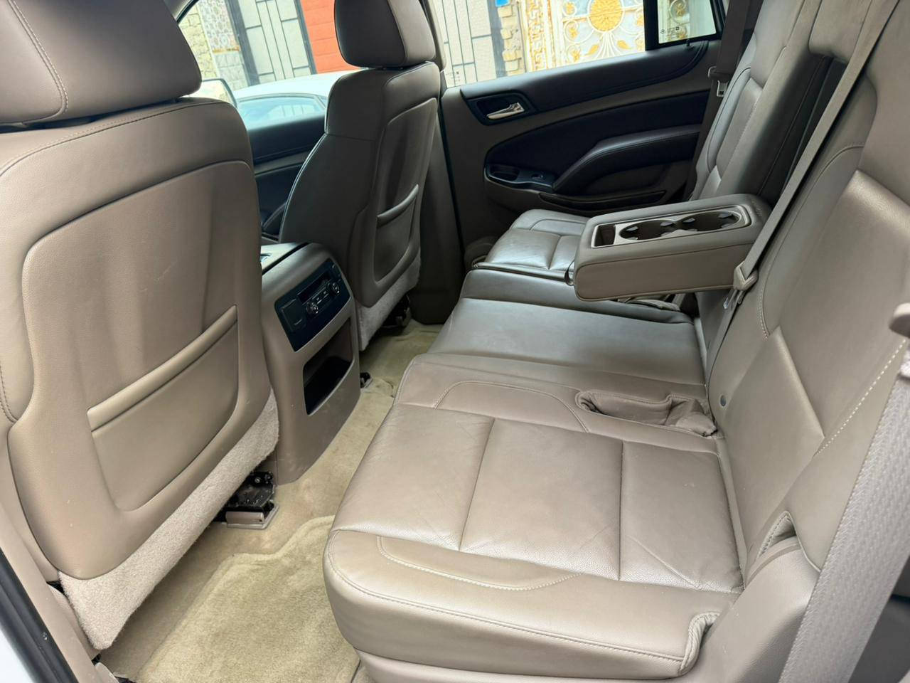 سلام عليكم تاهو موديل 15 كير ومكينه مكفولات كتاب ضباط دخول جديد مواصفات LT نص مواصفات حادث جاملغ خلفي فقط وبيهه كلير من امريكا مكانات بدون حادث وبدون ارباك مكان السياره بغداد رقم الهاتف ***********
