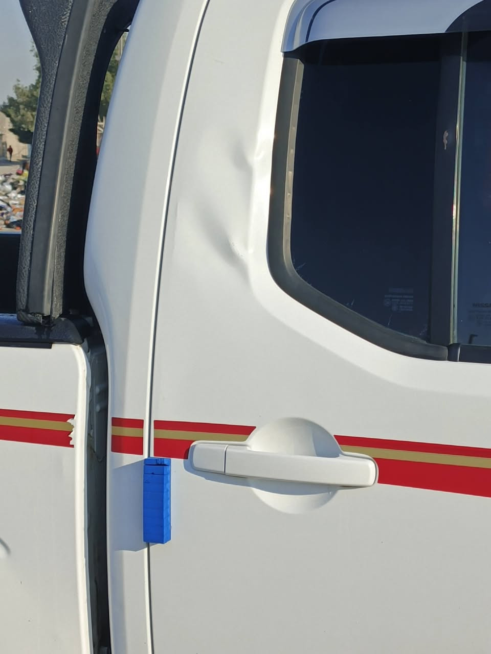 السلام عليكم نيسان نيفارة السياره مجفته جديد موديل 2012 السيارة بأسمي عليها تخم تاير جديد والسياره نضيفة ما ناقصها كلشي
بيها فقط طخة بالباب الخلف الصدر ومصلحة مكان السياره بغداد الامين ( السعر ) 130 
للاستفسار : ***********
***********
