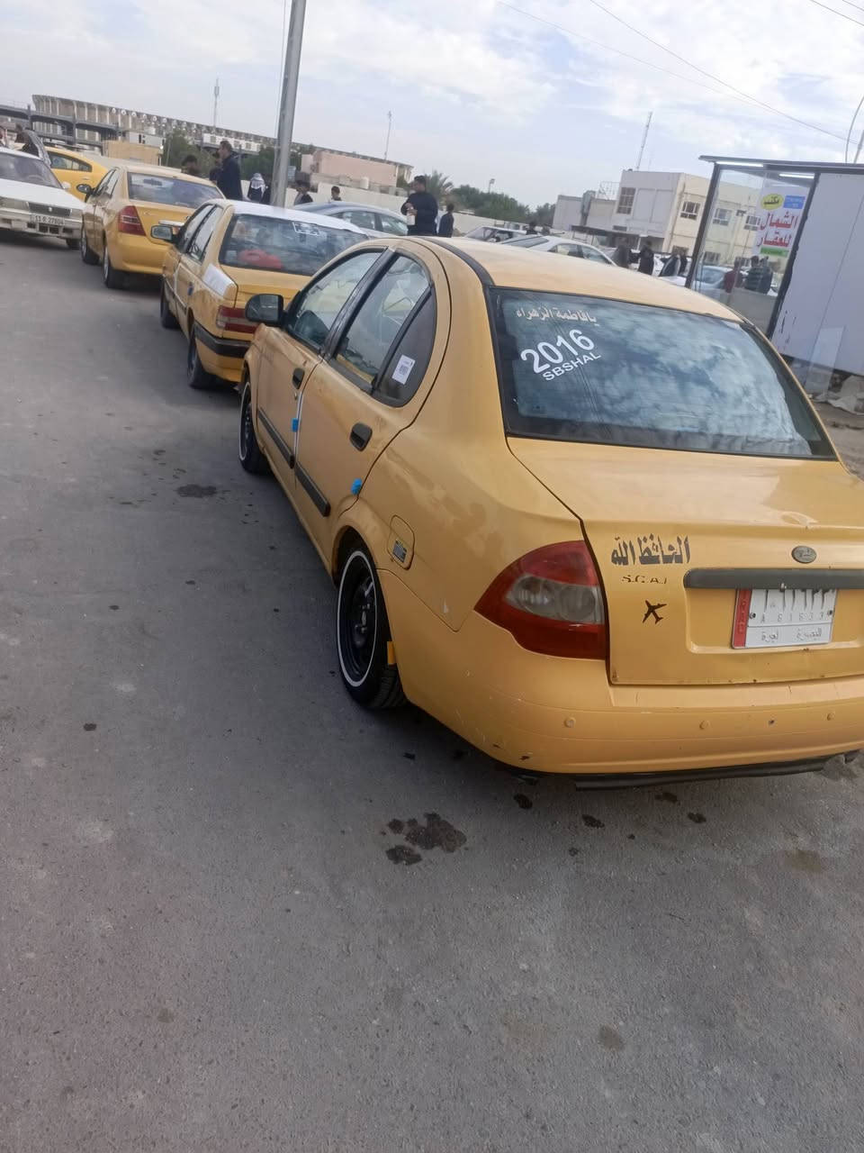 السلام عليكم سياره طيبه للبيع 2016
سياره وكينه وكير وحداديه كفاله كهربايات كله شغال سياره منك لشارع ما ناقصه اي شي السنويه منتهيه 2022 راعيه بل بصره اتعهد لك بس براعي هيئه وغرامات على المشتري
مكان السياره ذي قار مركز رقم الهاتف *********** 
السعر 22

