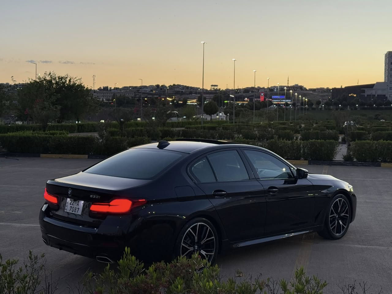 ﷽
للبيع 
بي أم دبليو 
5 Series 
موديل 2021 
مواصفات M-Package
لون مميز نيلي
مواصفات فوول ١/١ 
بصمة ، فتحه  ، سنوق شفط ، لايت ليد و متحرك ، داتاشو جبير ، ٤ رادار ، كشن كهرباء ، ستيرن كهربائي ، كشن و ستيرن هيتر ، كشن خلفي هيتر ، دبل رادار ، رادار جبير ، عداد إلكتروني ، ٥ كاميرا ، ٥ بردات ، داخا اوف وايت ، كشن ٧٠٠ ،  سماعه Harman/Kardon
سيارة بدون قطره صبغ بدون حادث بدون ارباك 
سياره مابيه ١ دينار مصرف 
٤ تاير جديد
رقم اربيل ، رقم سنوية ، هزه كل جديد 
مكاني سليمانيه 
***********
