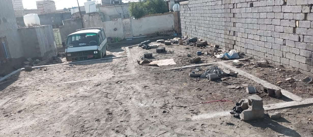 السلام عليكم  بتلو بالاسكان الصناعي مساحته 200 متر كافه الخدمات من ماء كهرباء ومجاري
بشارع الصحن قرب دور سيد حمزه 
هذا رقمي واتساب:  *********** 
متواجد على الفيس 
السعر 14 وبي مجال للشراي
