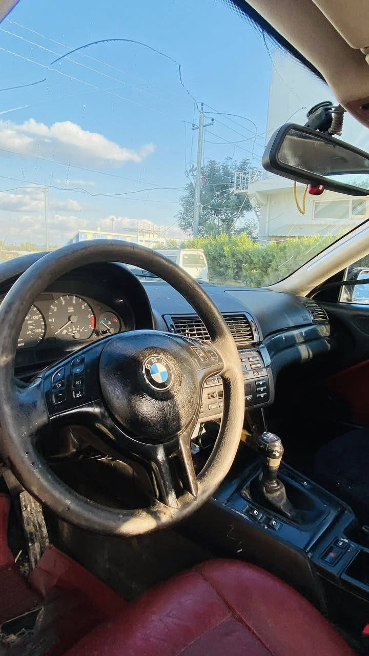 Bmw328
كوشن جلد 
ناو سور 
ته بريد گه رمو سارد له سه ر سوج 
مكينه ٢٨ گيرو مه كينه ي به شه رت 
لايت زينون 
موسو براوه به شه رت 
كاره باياتي هه موي ئيش اكات به شه رت 
سعري ٣٠گه لاو مه عامه له 
گورينه وه ش ئه كه م   
ژم***********
