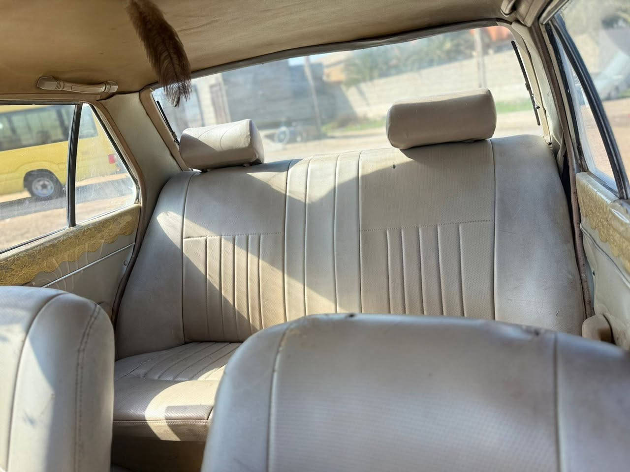 السلام وعليكم 
كرونه موديل 81 مصبوغه عام 
تخم تاير مكينه كير خير من الله 
غرفه حلوه صدر نص عمر 
مكلف بلنشر 
رقم صاحبه ***********
السعر 35
