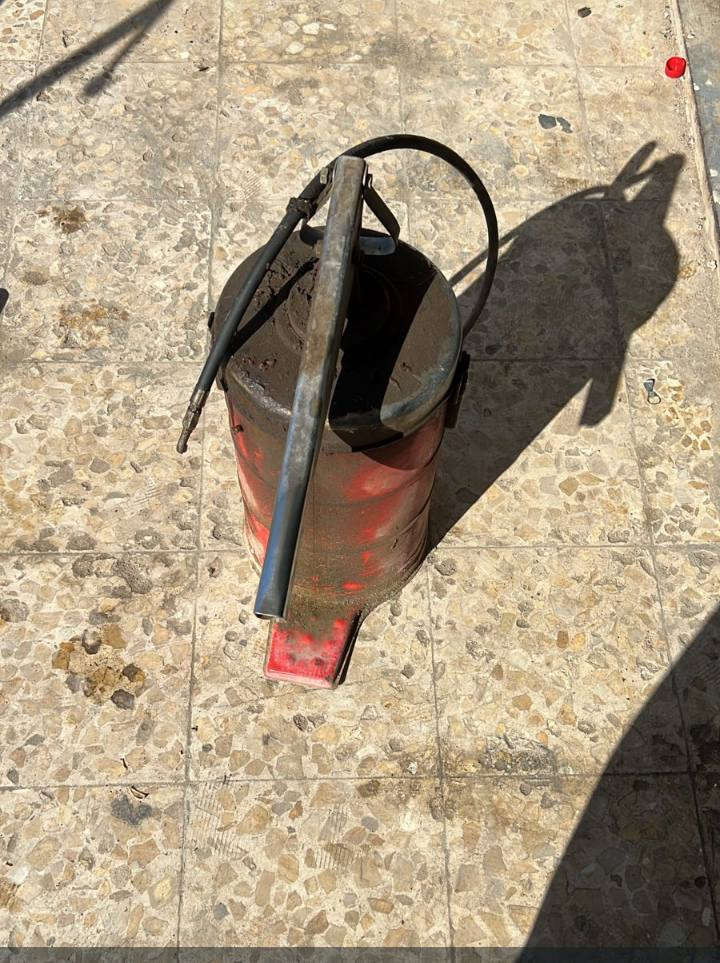 السلام عليكم من رخصت الادمن عندي اغراض بنجرجي وتبديل دهن وبلنص وعده كامله وعوارض وميز للبيع  أنضاف جدآجدآ ***********
