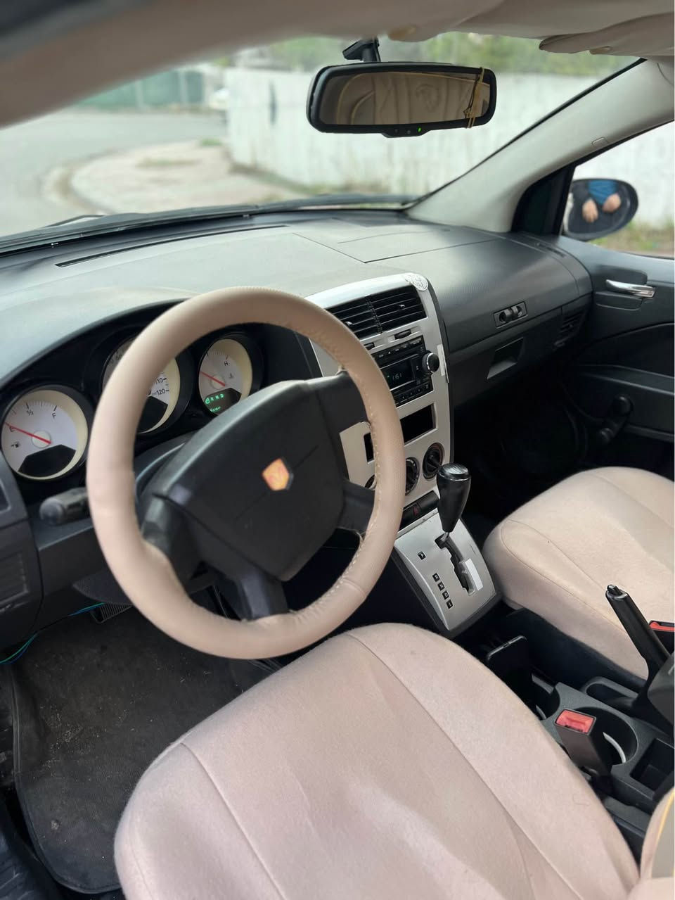 دوج کالیبەر 2008 کیرتوماتیک تبرید abs مکینە 24 رقم سنوی نوێ 
سێ پارچە و دووپەلەی هەیە حیزام نیە و لێدراوی نیە
نرخ 58ورەقە مجالی تیایە
شوین هەولێر *********** أربيل, العراق
