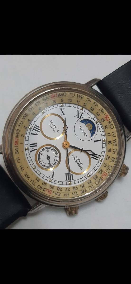 تحية طيبة
#Sekonda_Lunar_Calendar_Vintage_Axcess_Sport_CALENDAR_MOON_PHASE_QUARTZ_MENS_GOLDEN_BROWN_DRESS_WATCH.
#سيكوندا
كوارتز إنتاج الثمانينات الاتحاد السوفياتي القديم فنتج .
ساعة كلاسيكية تتميز بمؤشر لاطوار القمر التقويم القمري ونظام التقويم المحيطي حيث يحيط بالقرص أطاران داخليان يدوران٠ لعرض ايام الأسبوع والشهر بالكامل .
مع سنتر ثواني منفصل وأرقام روماني وعقارب كلاسك .
القطر 37mm
ملم . نظافة ممتازة جدا جدا .
الشحن والتوصيل متوفر لكل مكان ان شاء الله . التواصل والحجز خاص لطفا .


**إذا كنت صاحب هذا الإعلان وتريد حذفه لأي سبب، رجاءا أرسل رسالة إلى الدعم الفني**
