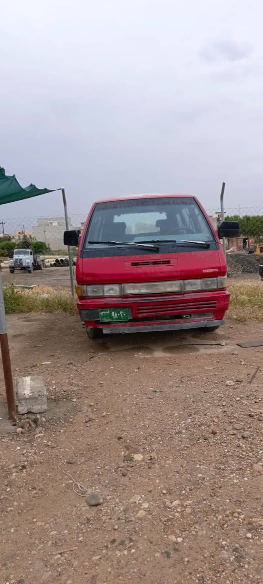 السلام عليكم 
سيارة كيا نفرات للبيع نوع نسيان فانيت موديل 93 لون احمر عدد المقاعد سبعة محرك مال كيا حمل كاز استخدام مال عائلة مو مال نفرات تاخذها تشدلها كرسي بل خلف وتصير نفرات مكاني موصل للاستفسار و التواصل. 
***********
