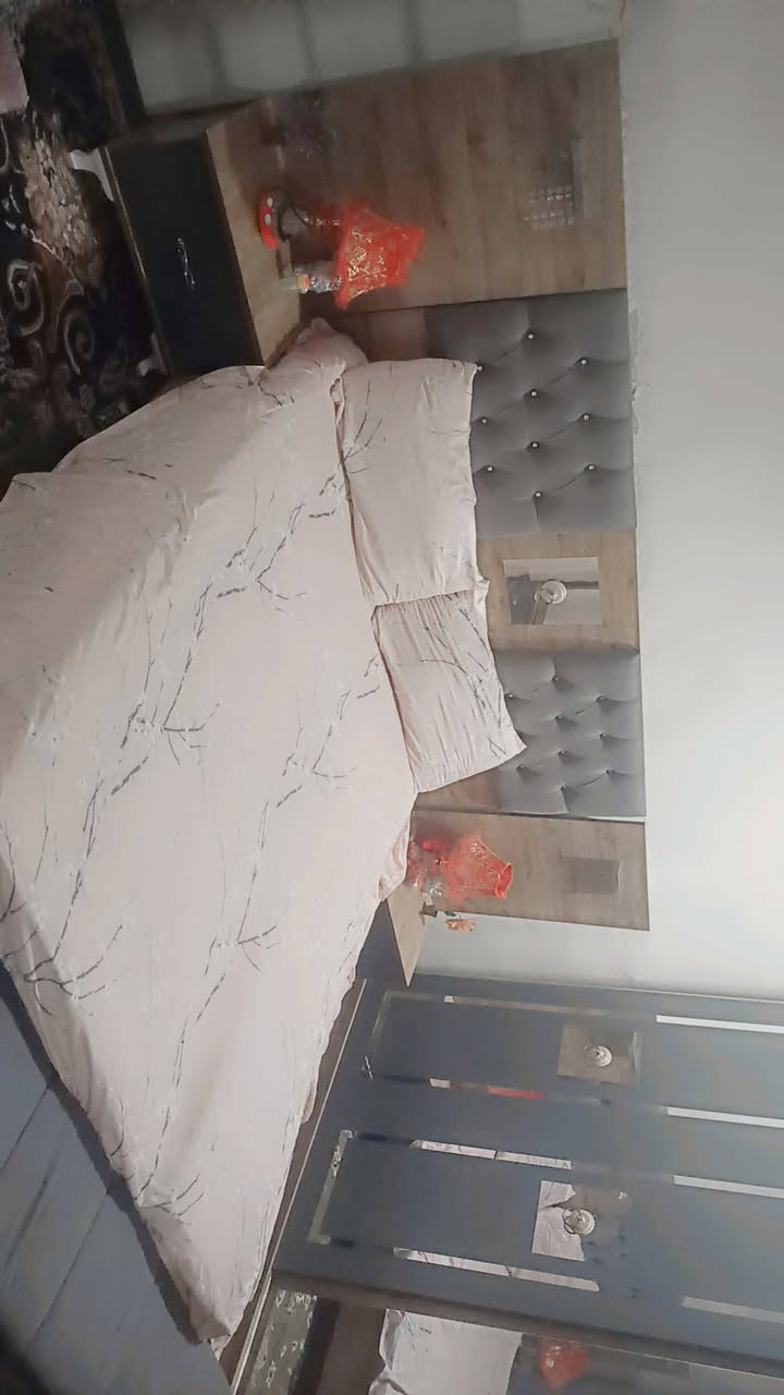 السلام عليكم غرفه تركي للبيع السعر 450 المكان الموصل الجانب الايمن باب جديد للاستفسار اتصل على الرقم***********

