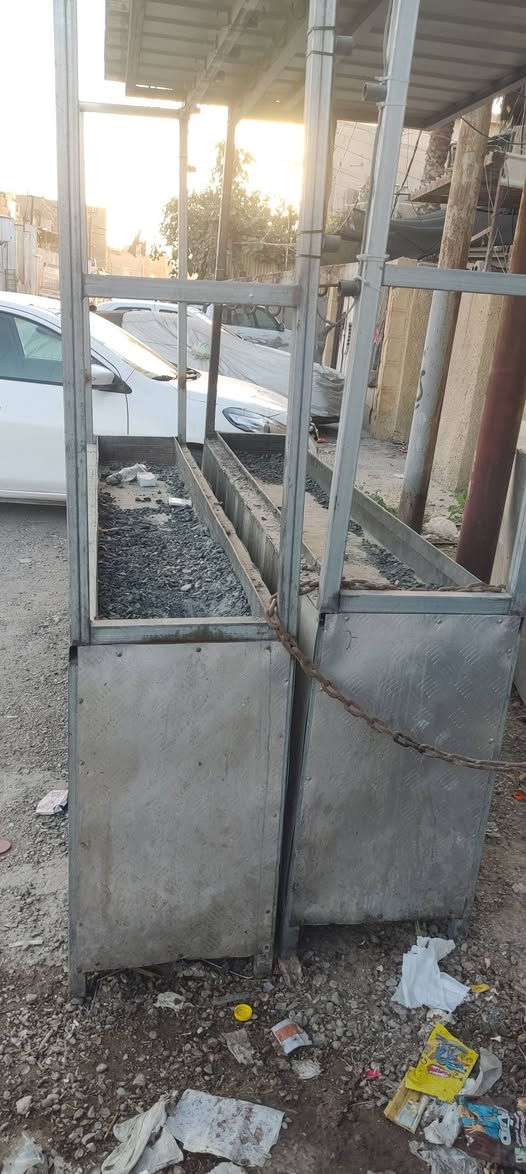 سلام عليكم
شوايات دجاج للبيع العدد ٢ 
بغدادـ الشعب ـ شارع الصحة
رقم الهاتف/***********
