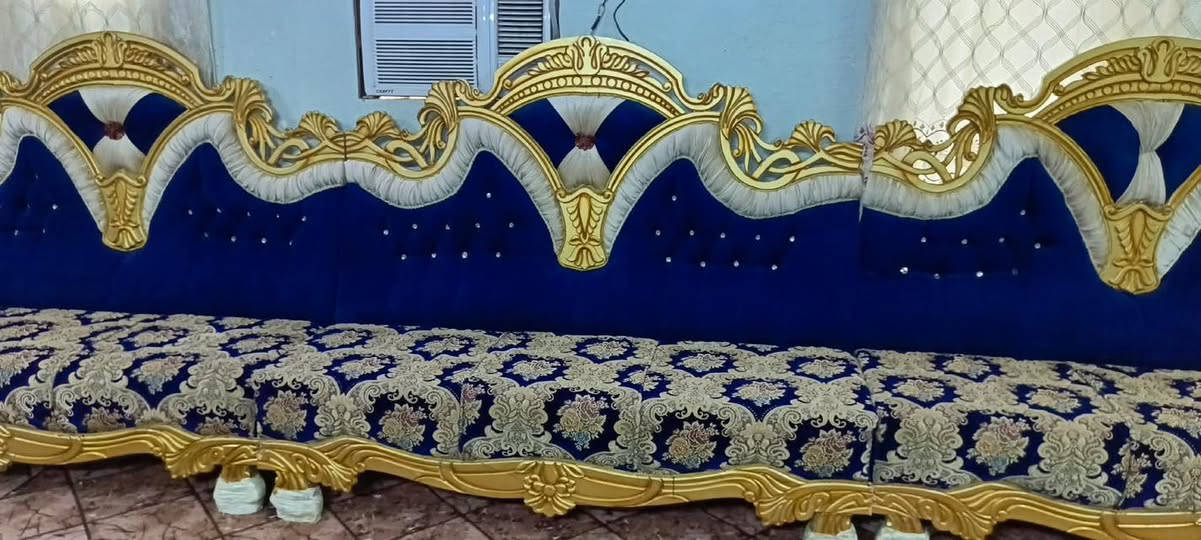 ديوان ملكي 22 مقعد تسكام درجه اولى مستعمل قليل كلش السعر 900 وبي مجال المكان بغداد اكو توصيل ***********
