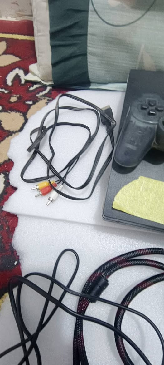 السلام عليكم شباب عندي بلاي سلم جديد صار له اسبوع من اخذته اريد ابيعه البلاي يحتوي على وايرين شحن للاحتياط واير HD  4 كي واير تشغيل البلاي للبلازما واذا عندك تلفزيون اطيك وياه مال صوت فيش وجوستكات جديده امانه الله والبلي موجود حاليا جديد اذا حاب تشتري مكاني نجف مكرمه او   البلي السعر100الف وبي مجال حك جيتك بي15 لعبه وياه منهن جي تي اي و كريتوس وسباق سيارات و سبايدرمان وحرب وبيس 2020للاستفسار(***********)
