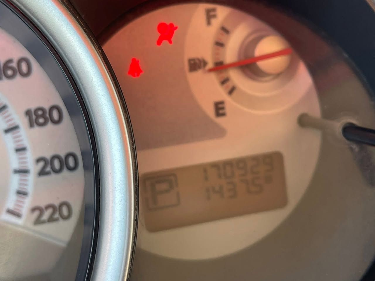 السلام عليكم
تيدا 2009 رقم بغداد الجديد

سياره جاهزه من كل نواحي ك تبريد وصدر وكير ومحرك 

فقط لونهه جارد وبيهه كم طخه موضحه بصور

السعر 7,200$
عنوان بغداد حي جامعه قرب جامع نجمه

 للاستفسار ***********

تحياتي لجميع
