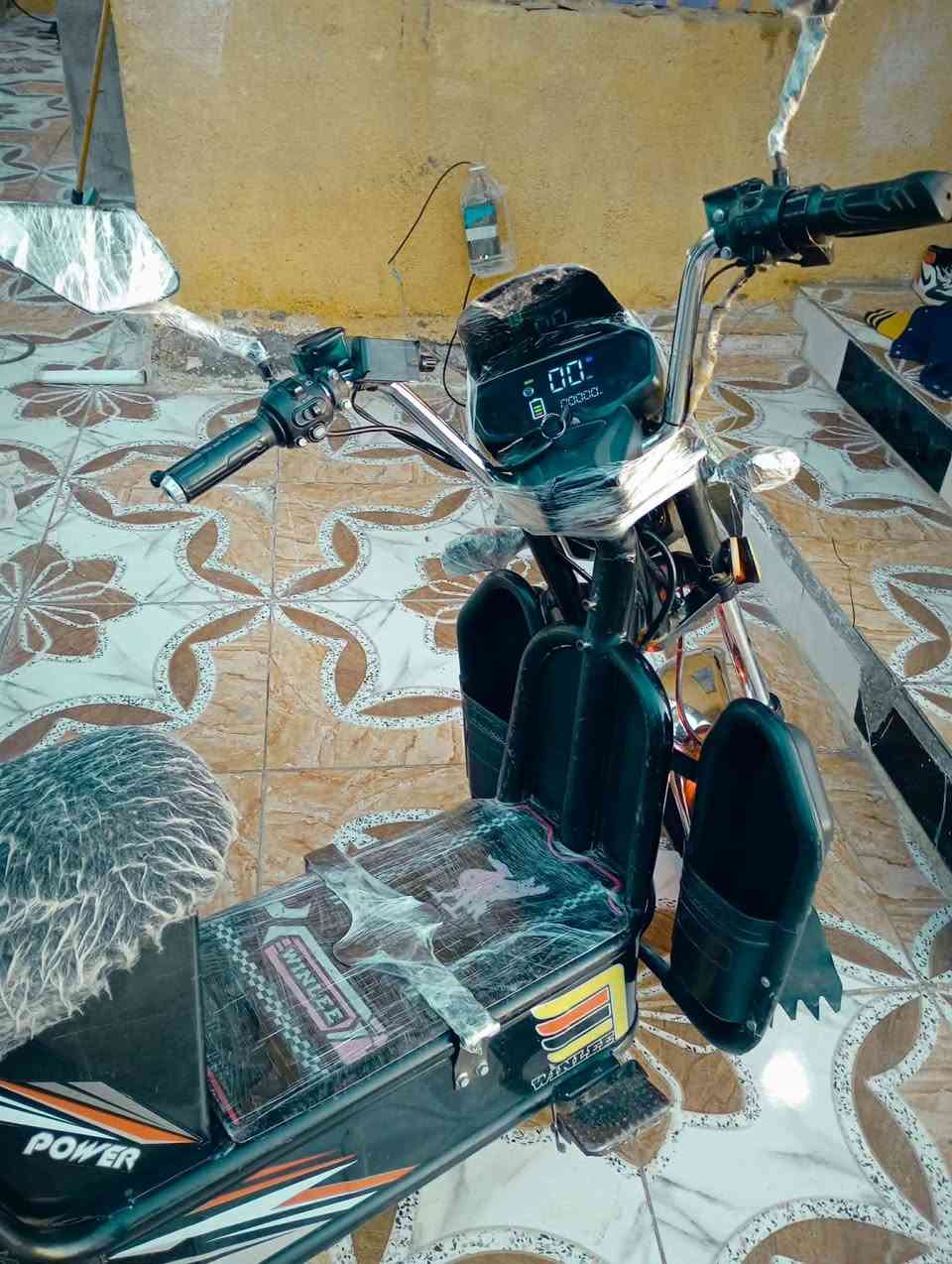 السلام عليكم يوجد موطور هايوشه شحن للبيع البطارياته ولي السعر 450 موطور جديد ما بي أينقص وتخم تاير جديد العنوان الدولاب قرب مالعب الدولاب الكبير الأتصال على الرقم ***********
