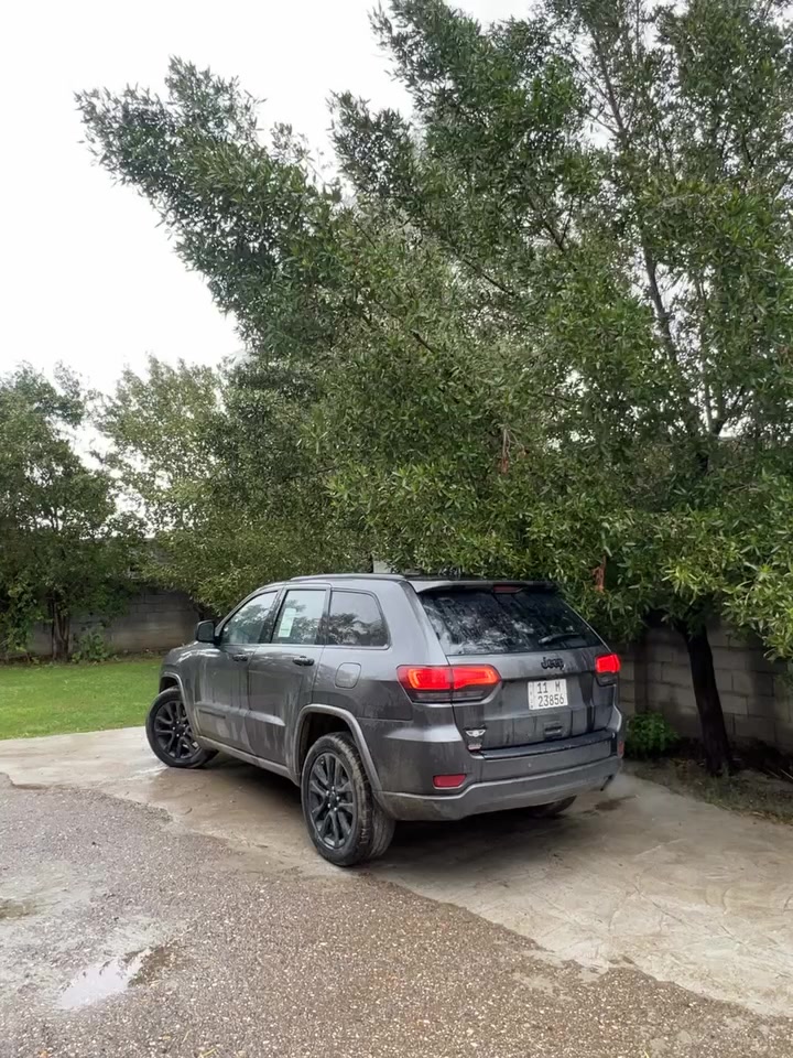 السلام عليكم سيارة جيب للبيع 2017 كشن كهربائي تتفاء وتبريد شاش جبير صندوك كهربائي سيارة حلوة ونضيف رقم هو موصفات الجيب معروف رقم بغداد مكان ديالى رقم الهاتف ***********
