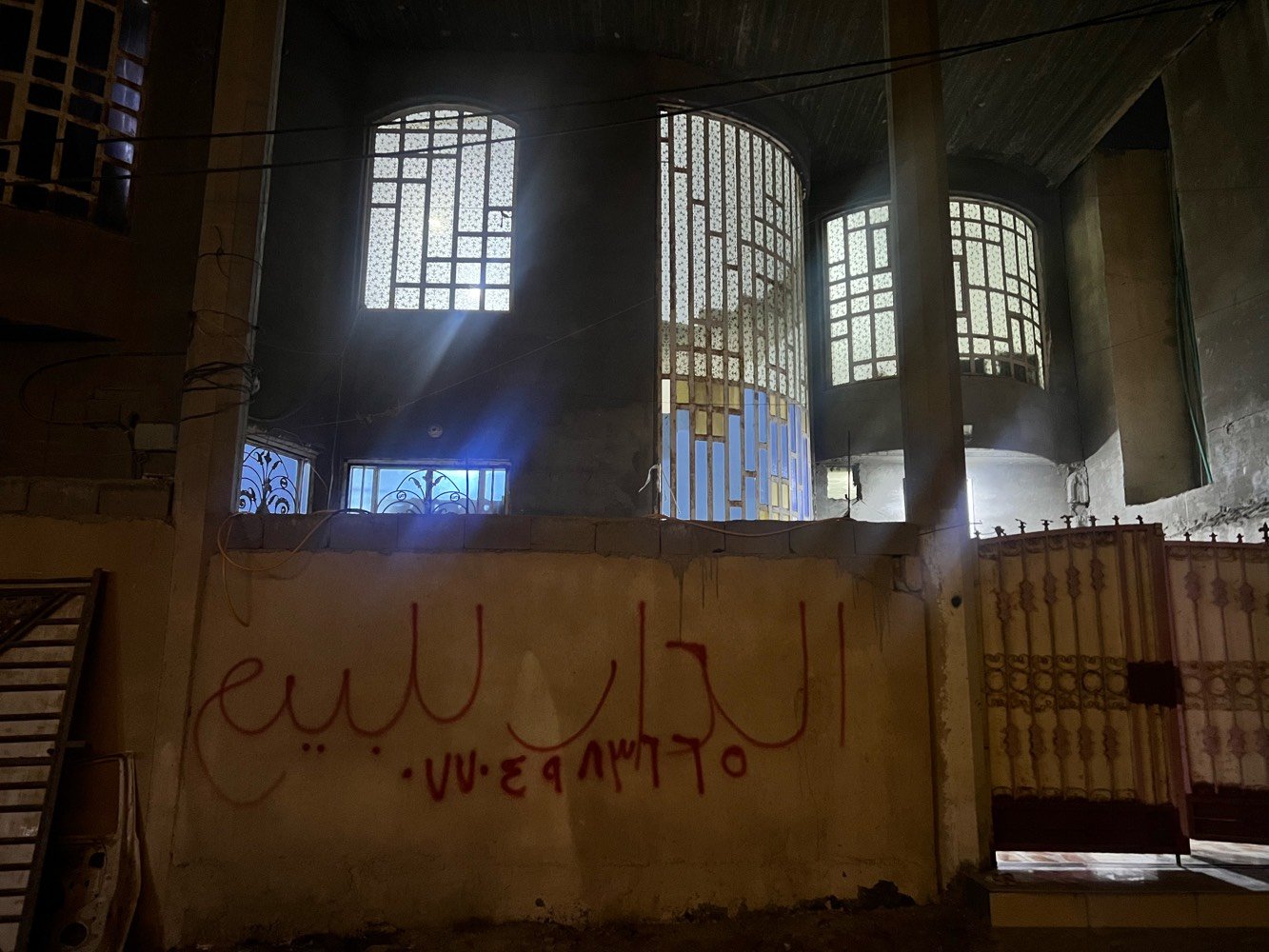 بيت لبيع ثلاث طوابق المساحه 150 متر مربع
7غرف منام وصالات جلوس وحمامات كل طابق حمام
العنوان البصره التنومه الصالحيه شارع النمر