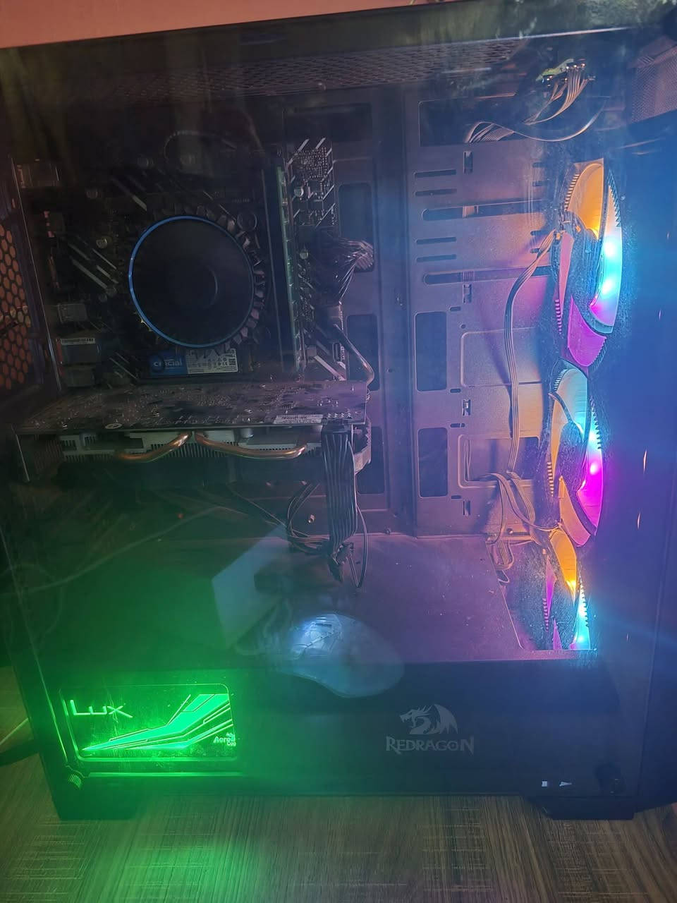 كيس مرتب سعره 550 
Gtx 1070 8g ichel rgb 3fan
Ryzen 3 3100
B450m gigabyte
Ram 16 8×2 
M2 256
Hdd 500
Psw 600watt modular
Case 3fan rgb


**إذا كنت صاحب هذا الإعلان وتريد حذفه لأي سبب، رجاءا أرسل رسالة إلى الدعم الفني**