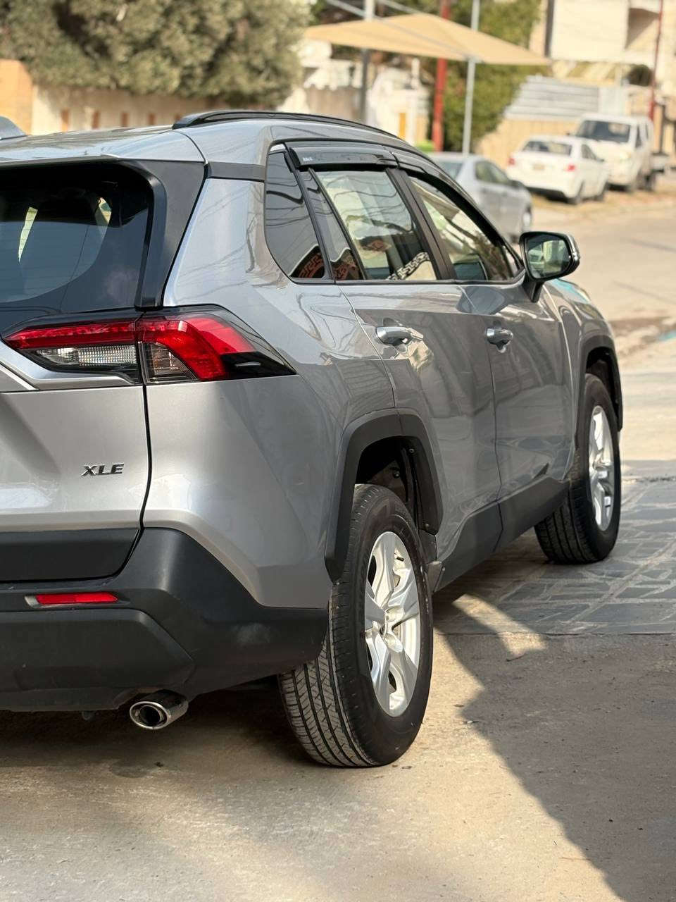 راف 4 للبيع وارد امريكي حادث بنيد والصبغ بيها فقط البنيد الباقي مكفول ايرباك دركة فقط السياره رقم بغداد الجديد باسمي تحويل ثاني يوم سياره جديده كير محرك صدر تبريد كله شركة
المواصفات 
موديل 2019 
XLE
بصمه 
فتحه 
كشنات كهرباء 
كشنات تدفئه 
رادار جانبي 
تحديد مسار 
شاشه 
جنطه كهرباء 
تحكم ستيرن فول
مواصفات الفول معروفه
السياره ماشيه 54 mi 
السعر 185 ورقه وبيه مجال بسيط
الرقم *********** 

تحياتي للجميع
