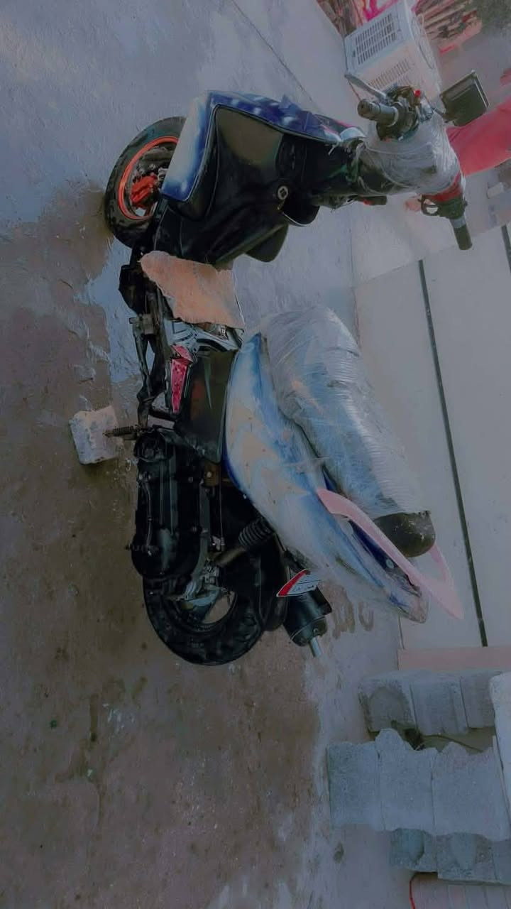 للبيع للبيع ماكس مضلع كوم حديد طافي ب115وبيه مجال للملاحضه شادله غراض كله جديد ليريده بس خل يكلي راسلني خاص  او يتصل ***********مكاني بابل ناحيه الأمام مستعجل على بيعته
