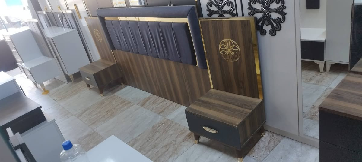 غرفة ٦ ابواب ٥ قطع
للاستفسار ***********
