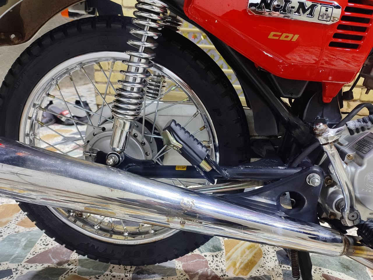 سلام عليك
ماطور للبيع شاصي عشرين ارشه 
تعمير 25 اصلي بيه مكينه سيجي نامه اصلي 
ماطور انضف من صوره سعر 850 وبيه مجال 
الاستفسار ***********
