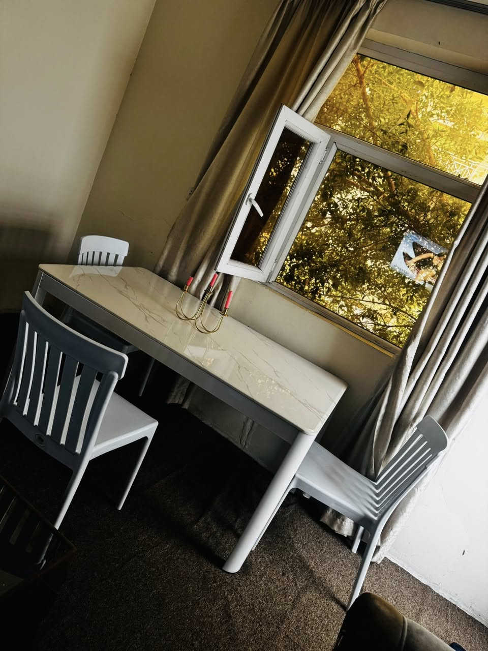 مرحبا
ميز طعام مرمر مع 6 كراسي 
يرهم للأكل عائلة كبيره ،يرهم للدراسة ، يرهم للعمل 
سبب البيع الانتقال لبيت ثاني ما بي مكان 💔
السعر 60 الف بسبب استعجالي ع البيعه


**إذا كنت صاحب هذا الإعلان وتريد حذفه لأي سبب، رجاءا أرسل رسالة إلى الدعم الفني**