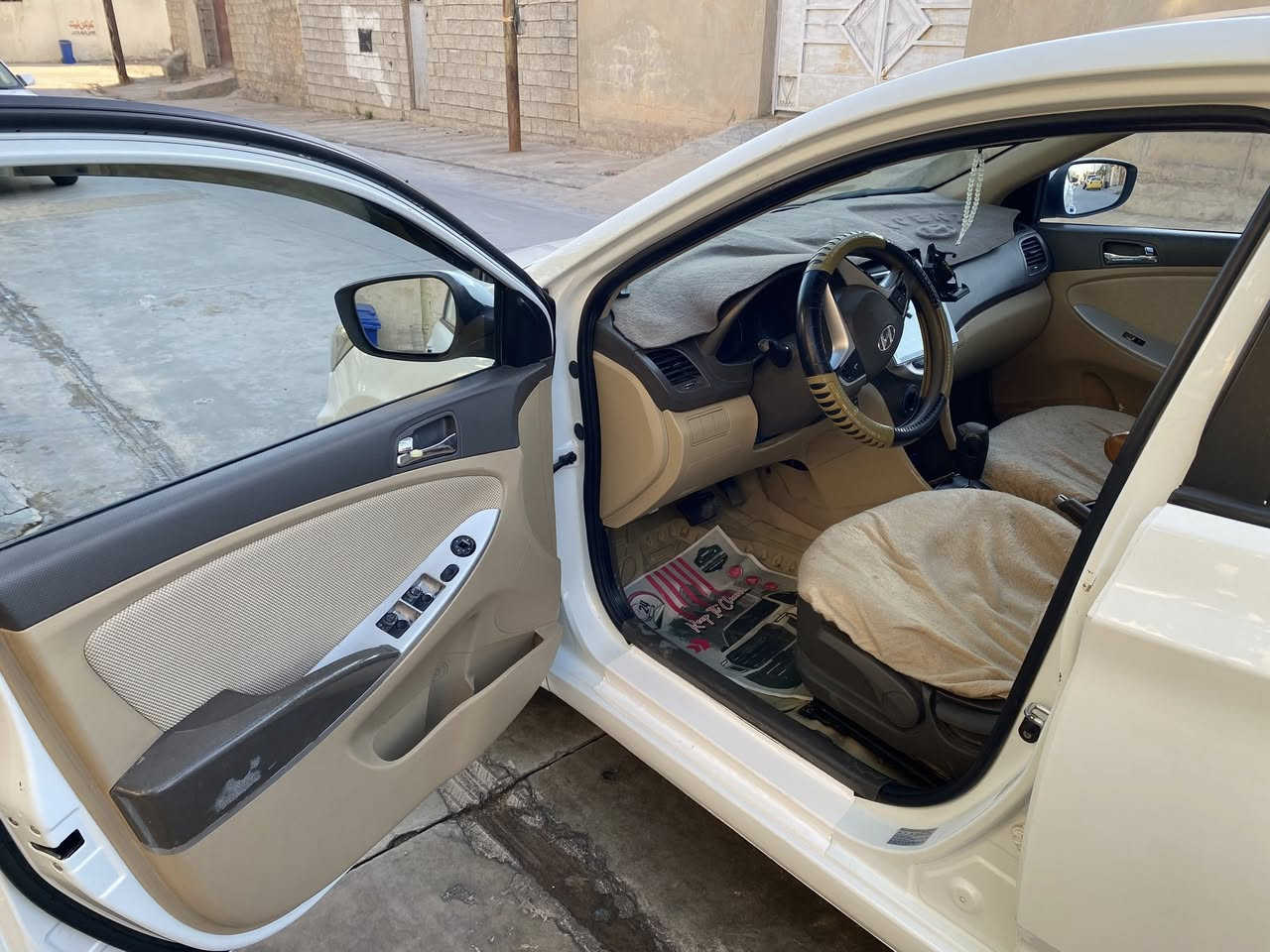 هونداي اكسنت موديل ٢٠١١
مواصفات بلو
رقم سليمانية بسمي بي دفتر بنزين 
ضرر ٣قطع بارد
وكير و مكينه بشرط لا صرف و لا بخار مكينه مفتوح 
مكان سياره كركوك  سوق بنجا علي 
سعر ٩٥بي مجال 
شرط تحويل 
رقم موبايل /***********
اني مكلف بنشر خابر صاحبه
