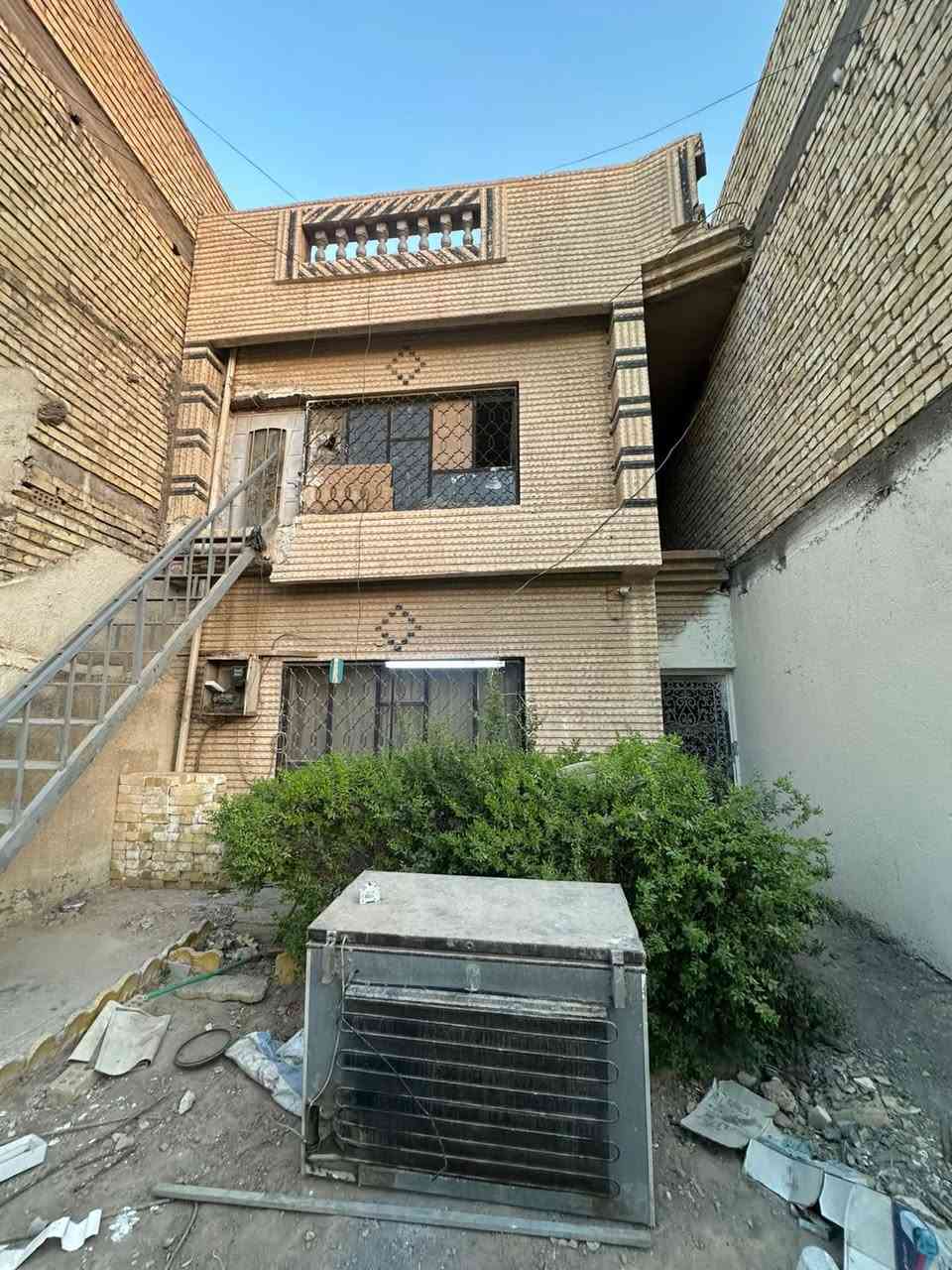 بيت للبيع بالضباط قريب شقق حي السلام
١٥٠متر من اصل ٣٠٠
واجهه ٦ونزال ٢٥
السعر ٣٥٠مليون وبي مجال بسيط 
للاستفسار الاتصال عله الارقام 
***********
***********
