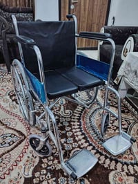 كرسي متحرك • قابل للطي