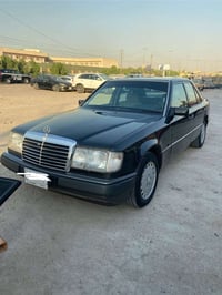 مارسدس دب السيارة بلادية كيرك ومحرك السيارة كلش حلوة نصبته وبدون ضربه ...