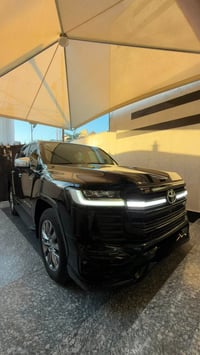 لاندكروزر 2024 لمتـدد بـلاك اديشن VX كفاله عام ساز  عليها بكج ppf + عو...