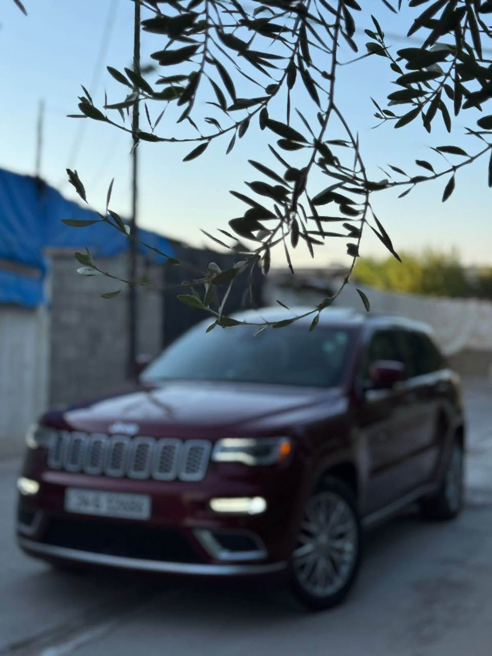 jeeb grand cheroke 2018 V8 hemi🚘✅
سيارة فول مواصفات  سوميت المعروفه 1/1 
السياره مكفوله دعاميه لدعاميه 

٨ سلندر هيمى 
بدون صبغ سيارة بدون ارباك  كلين تايتل بدون ملاحظات ✅
سعر : 320 ومجال قليل 
مكان سيارة دهوك 
سياره مرقم تحويل وكاله نفس يوم 
***********
واتساب اكر, نينوى
