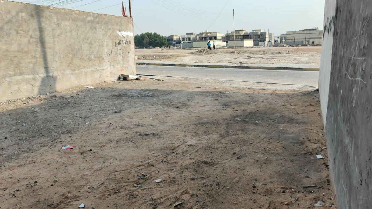 السلام عليكم قطعه ارض طابو ملك صرف  للبيع في بغداد جسر ديالى القديم قرب مجمع الفيروز يقع المجمع خلف القطعه وامامها منتزه قريبه على شارع العام تحتوي على جميع الخدمات من ماء وكهرباء وانترنيت
مساحه القطعه 172م   الواجهه  7.24  
النزال الايسر 26
النزال الايمن 22 

للتواصل ***********
