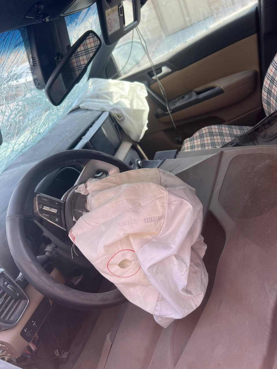 السلام عليكم
سبورتج 21 خليجي بصرة خصوصي ماشيه 35 الف هذا حادثها
***********
مكان السيارة بصرة
