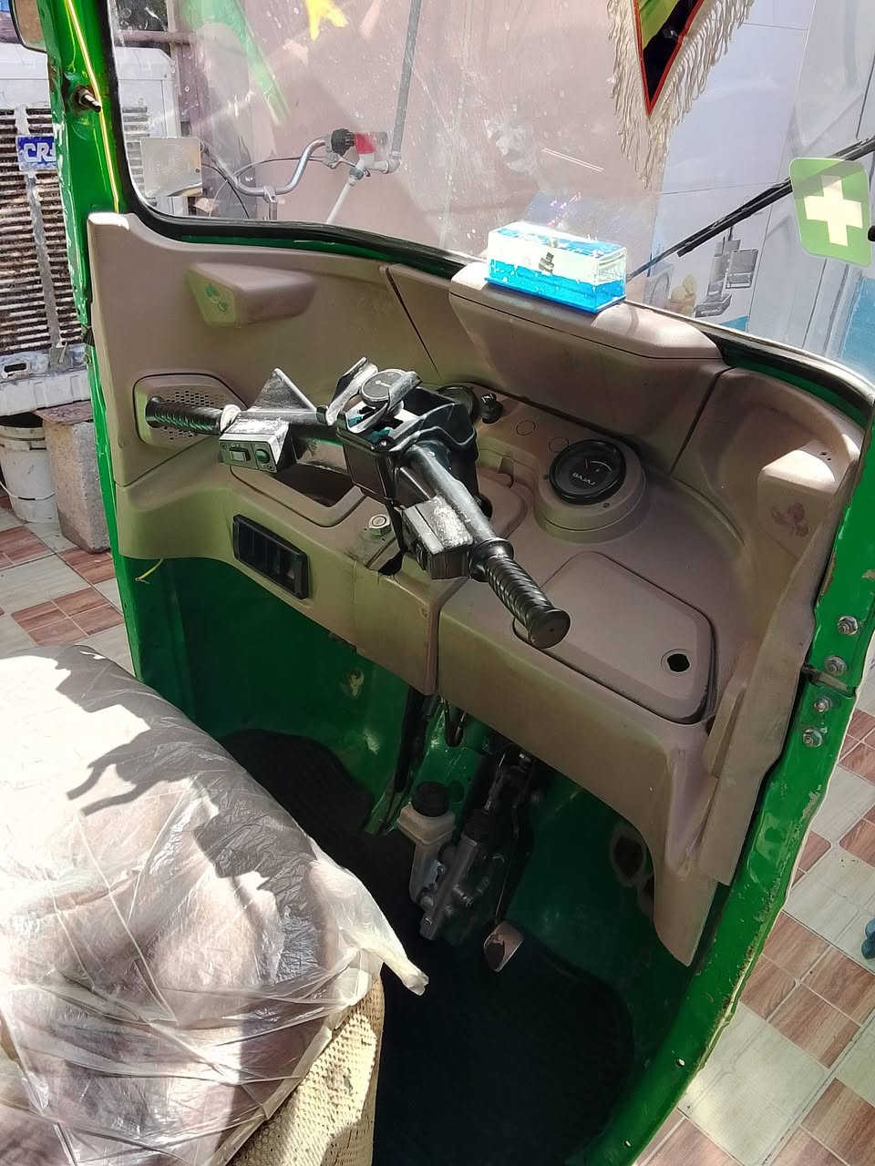 السلام عليكم تكتك للبيع موديل 21 سعر 7500مليون العنوان بعقوبه التحرير خلف مركز الشرطة هاتف ***********
