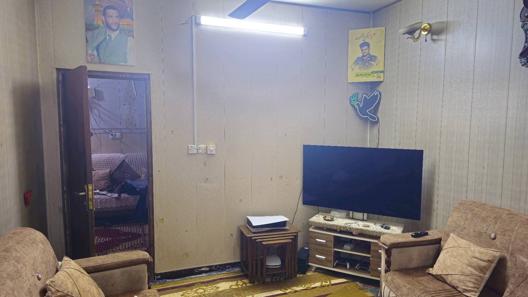 السلام عليكم
بيت ركن للبيع بمنطقة حي اور يم مدرسة بحر العرب قريب على جامع عمار بن ياسر
مساحة البيت: 75 متر
الواجهة 12.5
النزال 6
الطابق الاول غرفة وصالة ومطبخ وصحيات
الطابق الثاني غرفة وحولي والسطح بي سندويش مخزن وتواليت
البيت بناءه متوسط جاهز للسكن
السعر 160 مليون وبي مجال
للاستفسار اكثر واتساب
***********
