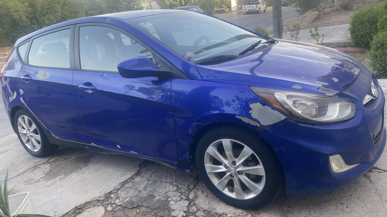 اكسنت هاج باك وارد موديل 2012 ماشية 85 الف ميل حادثهه قبغ جنطة  الصبغ مكشر في بعض الاماكن وبيهه طخات ورصعات تبريد وتدفئة والمحرك والگير بحاله ممتازة شاشة وحساسات خلفية السيارة باسمي مكانها باليرموك السعر المطلوب 76 وبيهه مجال  للتواصل 
***********
