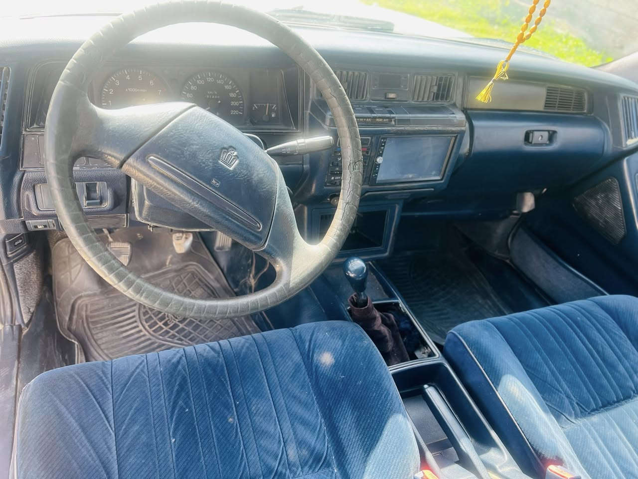 سلام عليكم سيدان للبيع بلاديه  موديل 1990رقم بغداد دولي سنويه 2030 مكفوله من الضربه والحادث والصبغ تخم تاير مكينه بلاديه تدفئه تبريد شغال السعر 57 وبيها مجال حك الجيه المكان ديالى السعديه 
هـ***********
