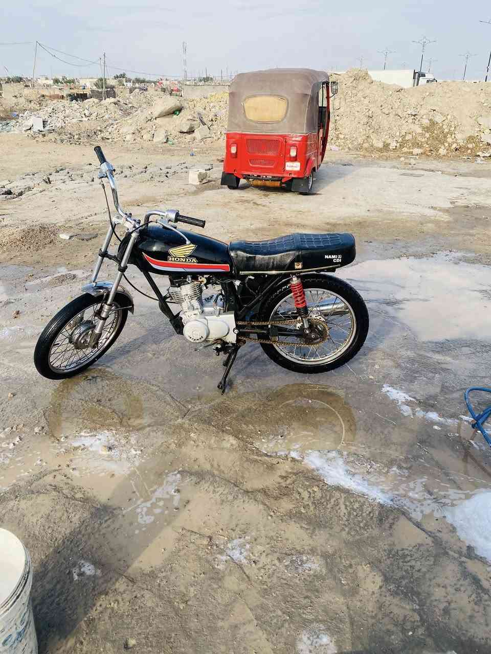 دراجه ابراني ادوات جاهزه كلشي ماناقصها شلعه تشك الكاع مكينه ما مفتوحه ٣٥٠ بيها مجال بسيط مكاني كزيزه ***********
