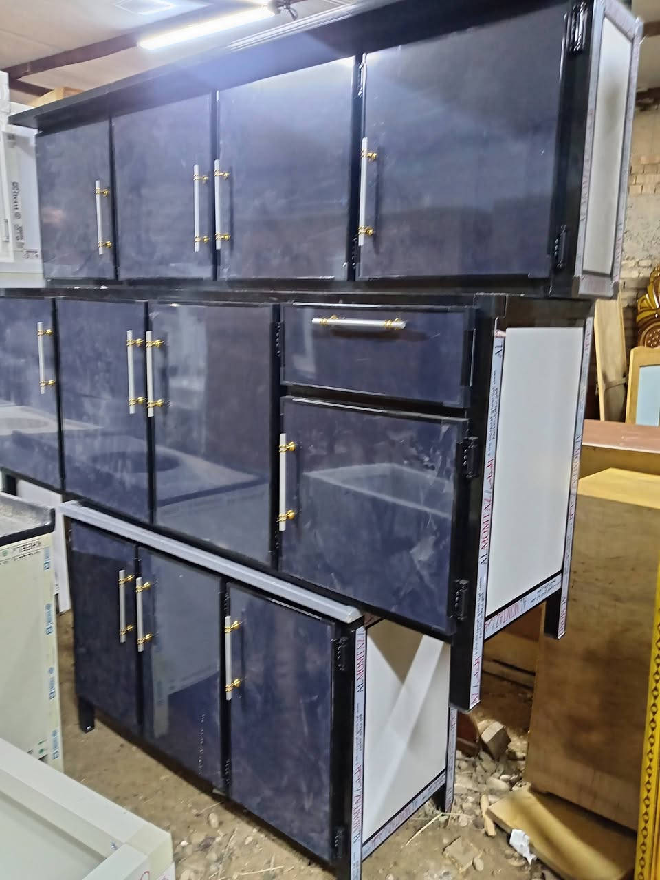 سلام عليكم كاونترات جدد للبيع واكو مراوس مع دفع الفرق العنوان كاطون رازي مزاد الريان  الاستفسار اكثر واتس اب ***********
