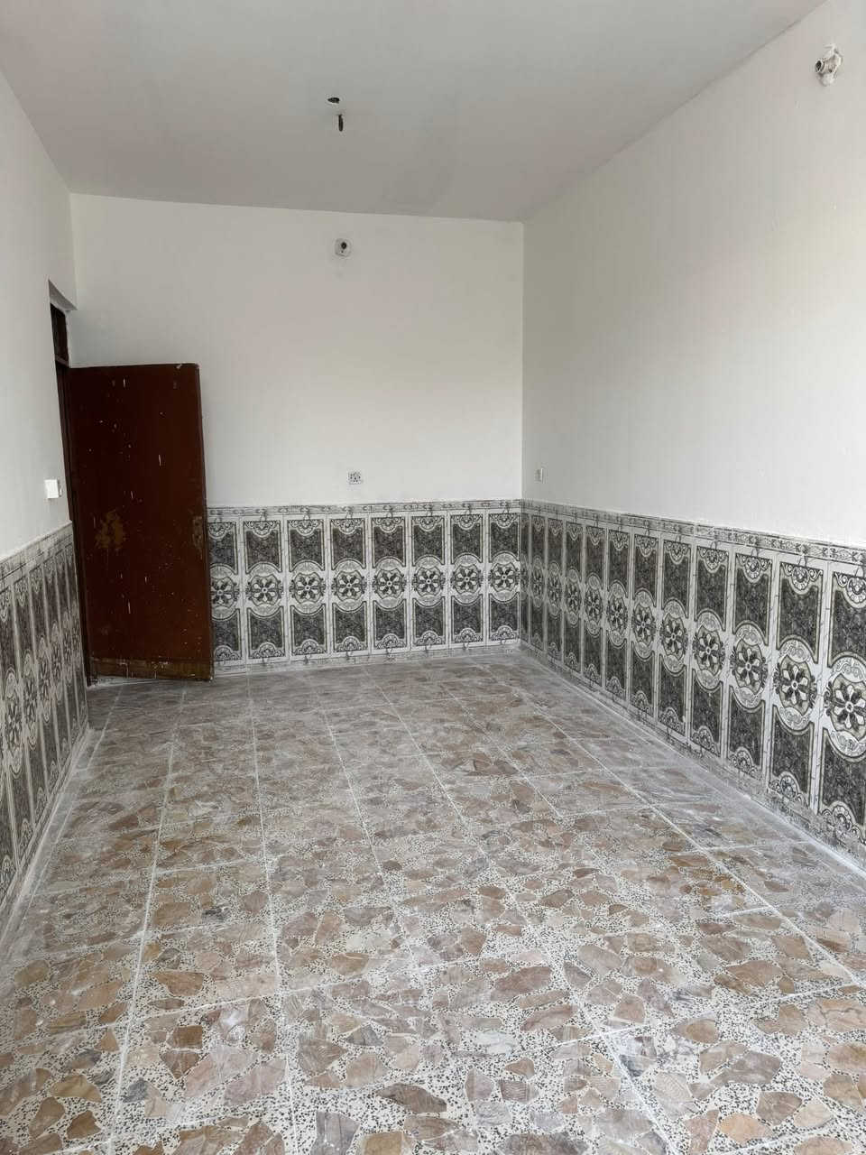 السلام عليكم 
مشتمل للبيع حي الشهداء قرب مدرسة الاعظميه طابق واحد مساحة ١٢٥متر ارضيه كاشي بناء طابوق سعر ٨٠ مليون وبيه مجال للإستفسار ***********او***********
