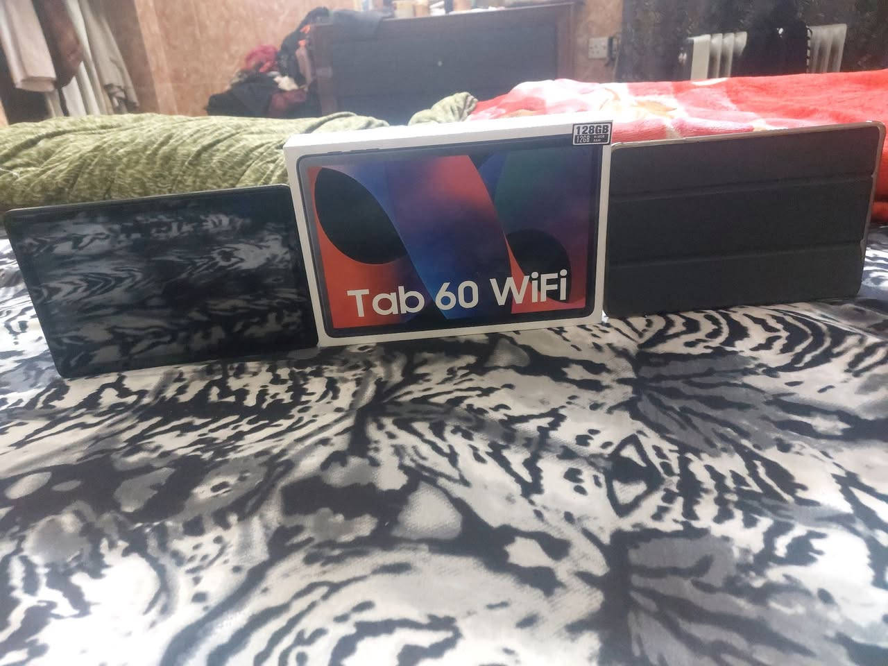 سلام عليكم 
ايباد من شركة بلاك فيو نوعة تاب 60 WI. FI الجهاز نضيف حيل نضافة 95 من 100 حيل نضيف ما صار اسبوعين من جبنا جديد ذكرة 128 جيجا و يشغل 40 فريم جهاز زين المكان بغداد العبيدي نزلة الجامع الامام علي الرقم *********** يوجد خاص و واتساب
