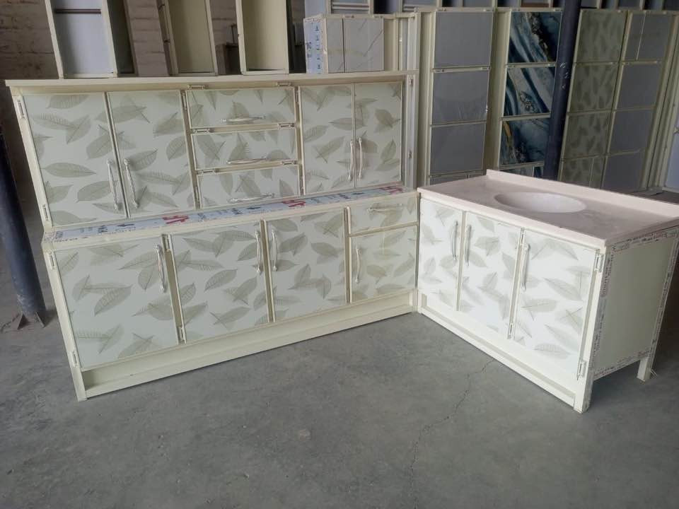 كاونتر مترين. أرضي. مترين. ملحق. .  مع سنك مرمر متر و 20 سم.


**إذا كنت صاحب هذا الإعلان وتريد حذفه لأي سبب، رجاءا أرسل رسالة إلى الدعم الفني**