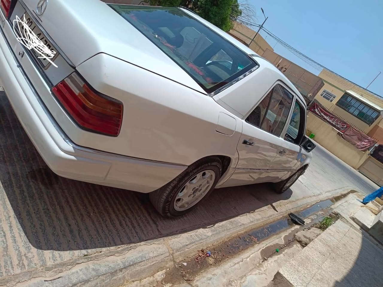 مارسيدس دب موديل 1988لون ابيض مكفوله من الضربه والخياس صبغ قطعتين فقط بدون دواخل سلايد فتحه لسياره بلاديه لسياره من دعاميه لدعاميه رقم اربيل دولي تريد وكاله وتريد تحويل مكينه بطه ياباني جديده تبريد شغال ثلج حداديه كهربائيات كامله بدون اي نواقص شغل وطلع وراسك بارد السعر 65وبيهه مجال شي قليل ومراوس حسب لقناعه الرقم***********
