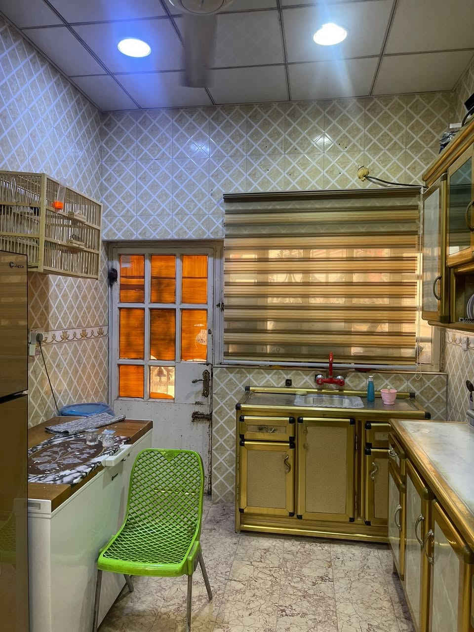 السلام عليكم بيت للبيع ابو لخصيب الفيه شارع سيد غريب يبعد عن شارع ابو لخصيب كيلو ونفس شارع مالته يطلع ع فوك ع لبهادريه مساحه 160 زراعي طابقين يحتوي ع 3 غرف وحده جوه وصاله ومطبخ ودوانيه وطابق ثاني بي غرفتين وتكدر تبني بعد غرفتين سعر 135 استفسار ***********
