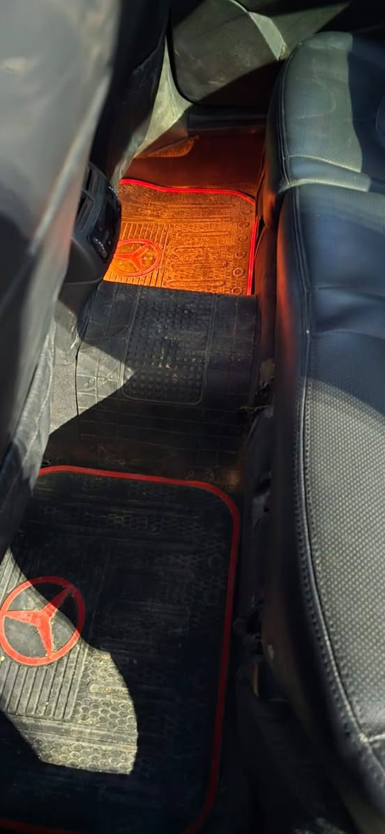 موديل 2003  E 211 سنويه ل 2028
السعر 85 وبيه مجال قليل 

الهاتف ***********
