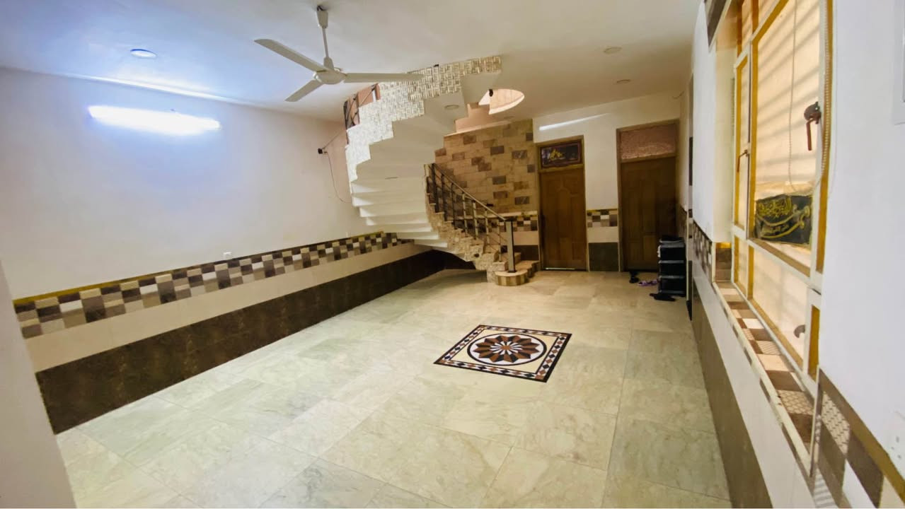 #دلال #عقارات #بيع #منازل #البلديات #شراء #ديكور

بيت للبيع بسعر مناسب ومستعجل الشراي يشرفني وبي خير ويدلل  240 متر واجه 8 طابو ملك صرف بغداد بلديات شارع مصرف اول فرع على شارع مصرف بأتجاه الجسر الجديد مجاور شارع 15 شارع عريض بناء حديث 2022 طابقين ونص 8 غرف نوم 6 حمامات  زائد مطبخ بل طابق الاول استفسار واتساب *********** بغداد, العراق
