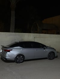 والسلام عليكم نيسان فيرسا 2021 SV    فول مواصفات  رادار امامي خلفي جان...