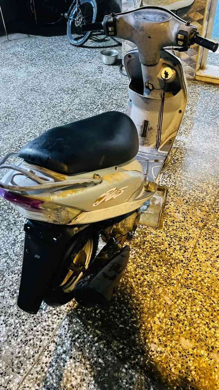 السلام عليكم دراجه ماكس منغولي دراجه نضيفه كفراته ختم واحد دراجه جديده مكينته ما مفتوحه بلاديه سلف وهندر شغال دراجة برغي نقص مابيها اوراق كاملة السعر 650 وبيها مجال مكان الكمالية شارع الاصفر 
الرقم ***********
