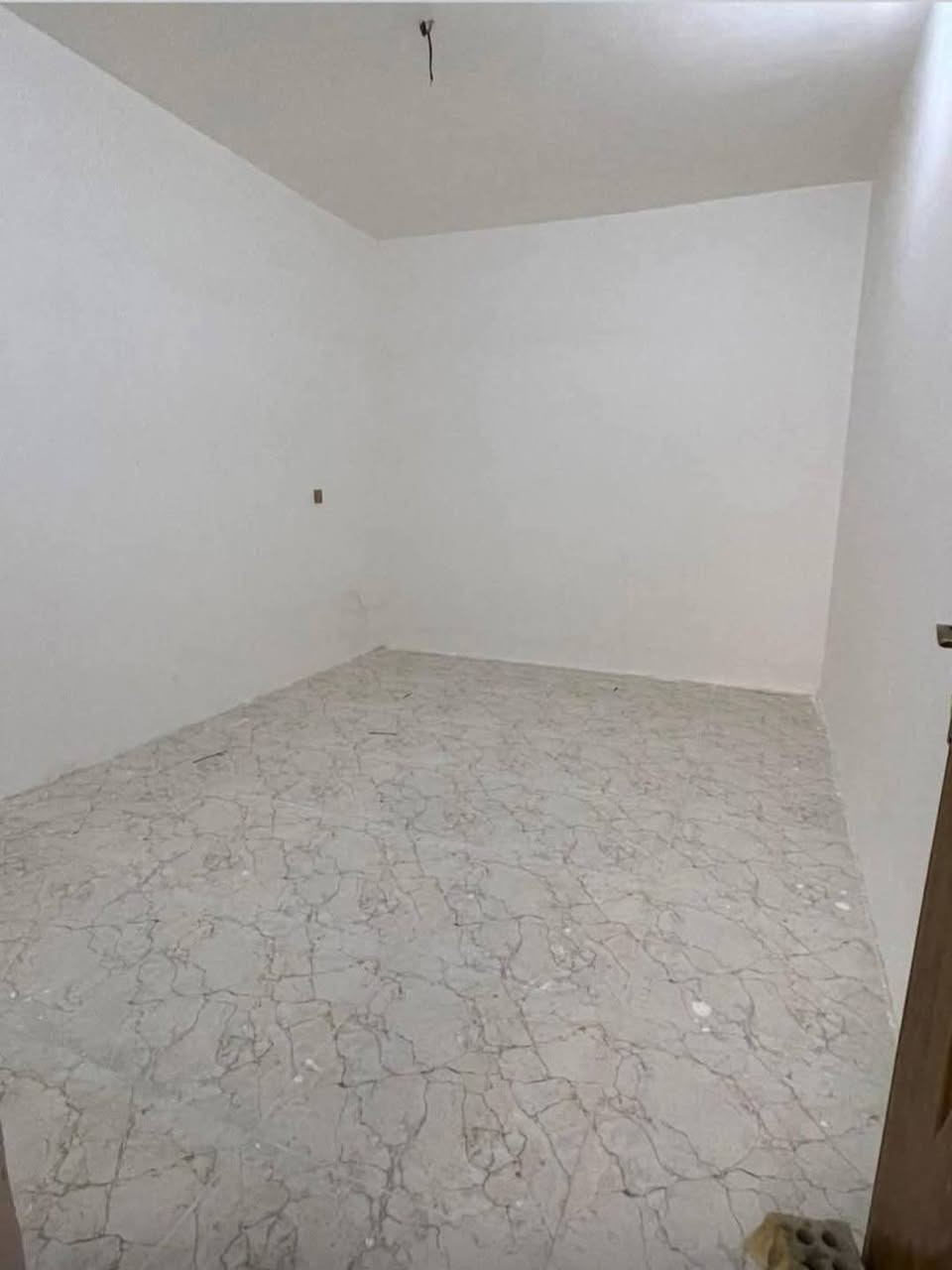 الدار للبيع مساحته 70م الواجهة 3ونص×20 يتكون البيت 3 غرف الفوق مع الجوه مع خدمات فوق و الجوه-  طابو صرف ملك 
الموقع بغداد الشعب  وره مطعم محمد الكردي قرب موكب ابو حيدر 

غير  متواجد على الفيس فقط الواتساب :***********

السعر :168مليون
