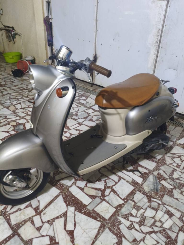 دراجه YAMAHA عبد الحليم للبيع بعدهي جديد صارلي 3 اشهر من خذته السعر 650 الف وبيه مجال الاسفتسار خاص اوه تصال على الرقم *********** عمارة, ميسان
